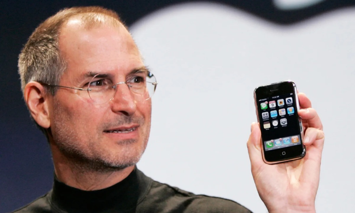 The first iPhone was auctioned off at 6.5 million baht